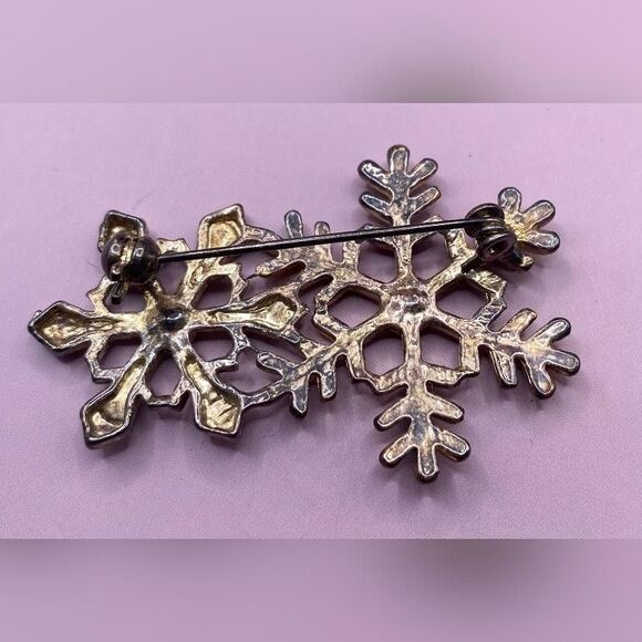 Snowflake Brooch Pin Rhinestone Gold Tone Silver Tone Holiday Winter Jewelry 2” - Picture 2 of 3